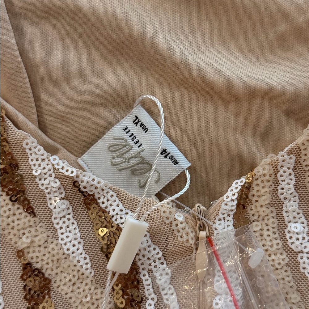 Selfie Leslie Karma Long Sleeve Keyhole Back Sequin Dress Gold - Picture 5 of 5
